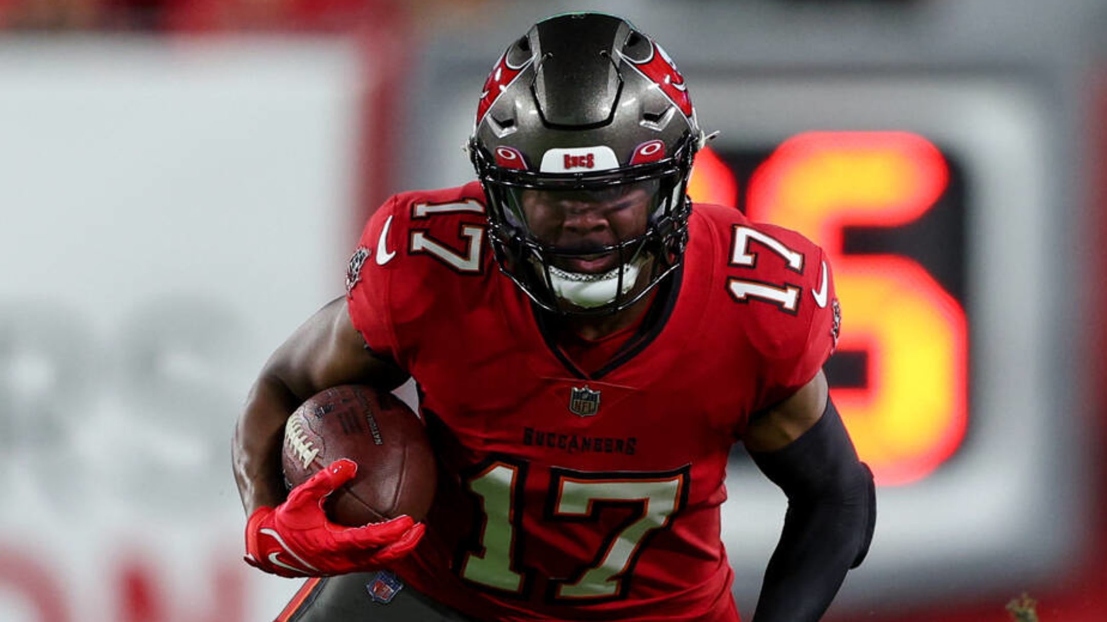 Tampa Bay Buccaneers WR Carted Off: Potential Serious Injury