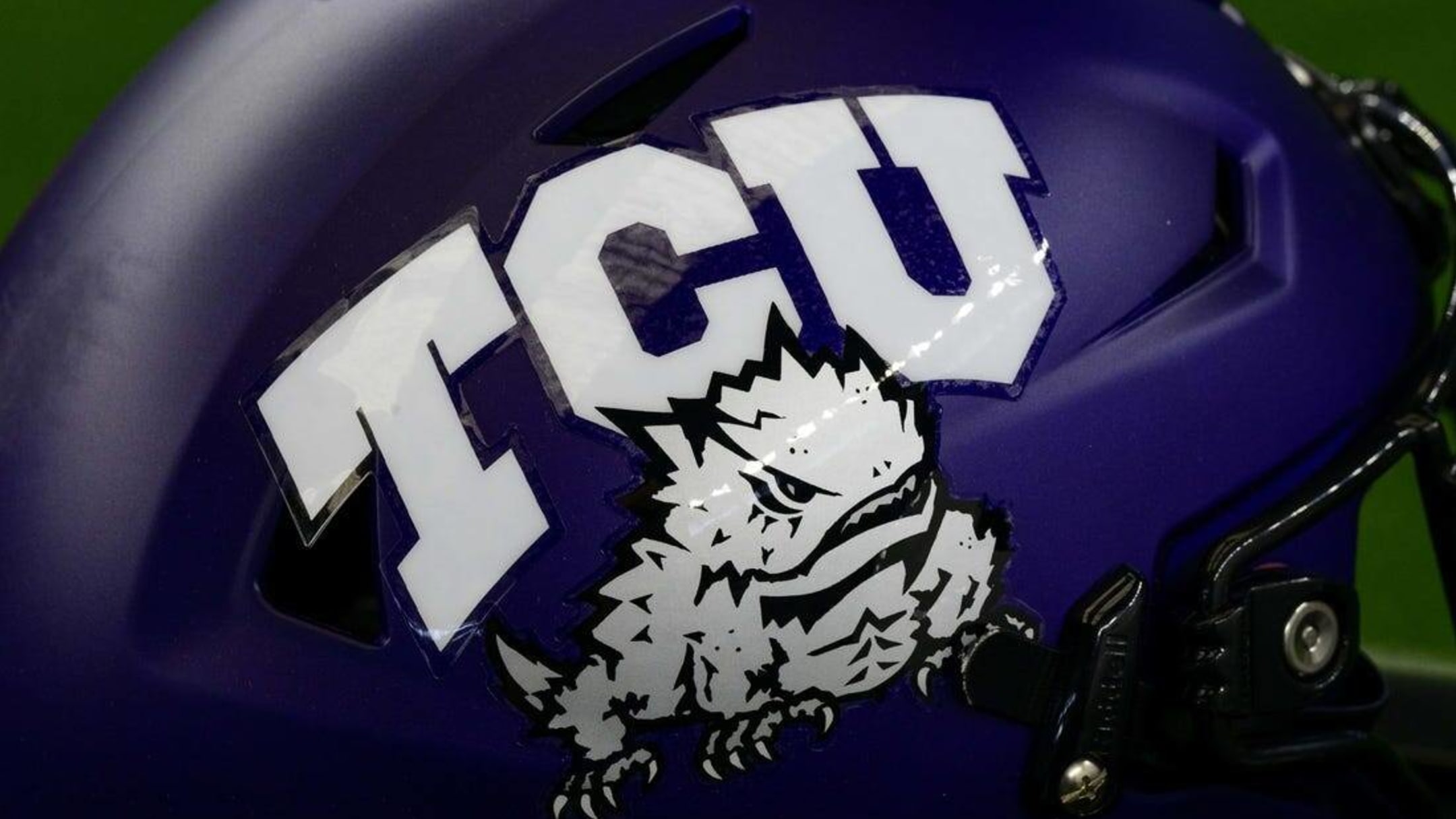 TCU OC Garrett Riley wins 2022 Broyles Award | Yardbarker