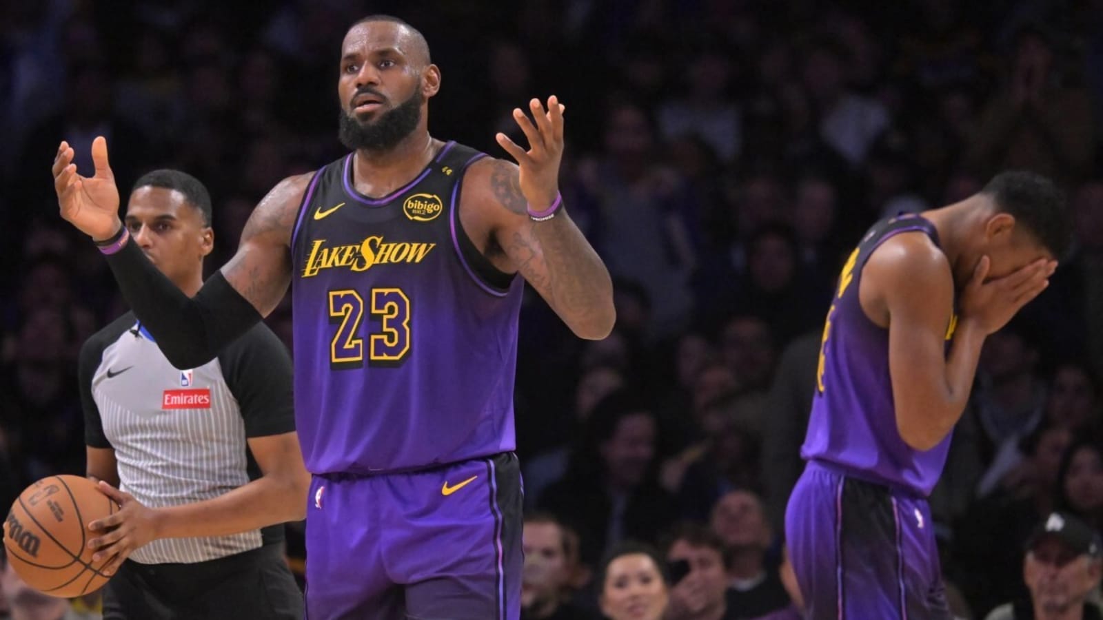 LeBron James Tried Calling A Timeout Against Rockets, But Referees Ignored Him | Yardbarker