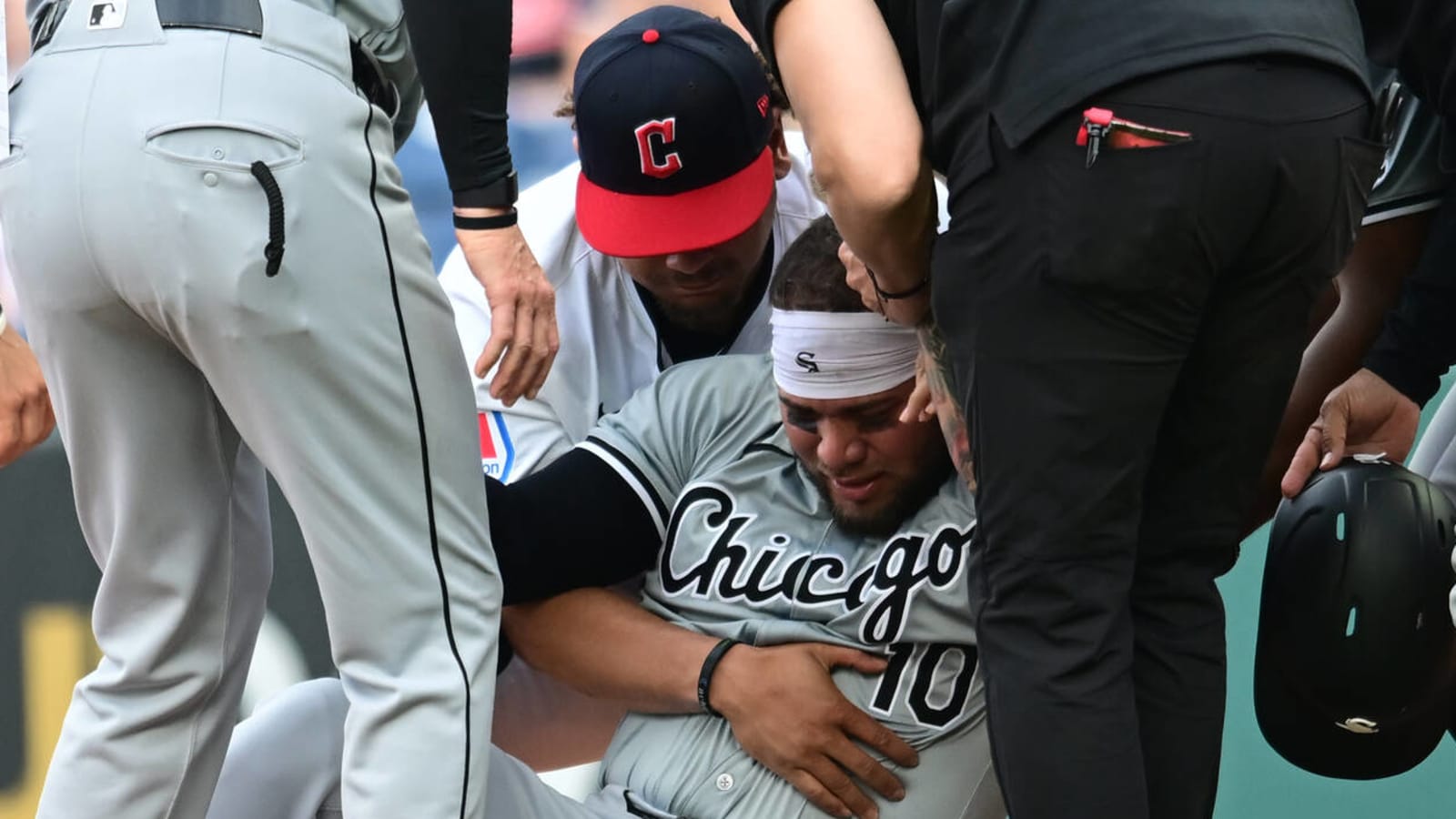 White Sox see another major injury, this time on routine play | Yardbarker