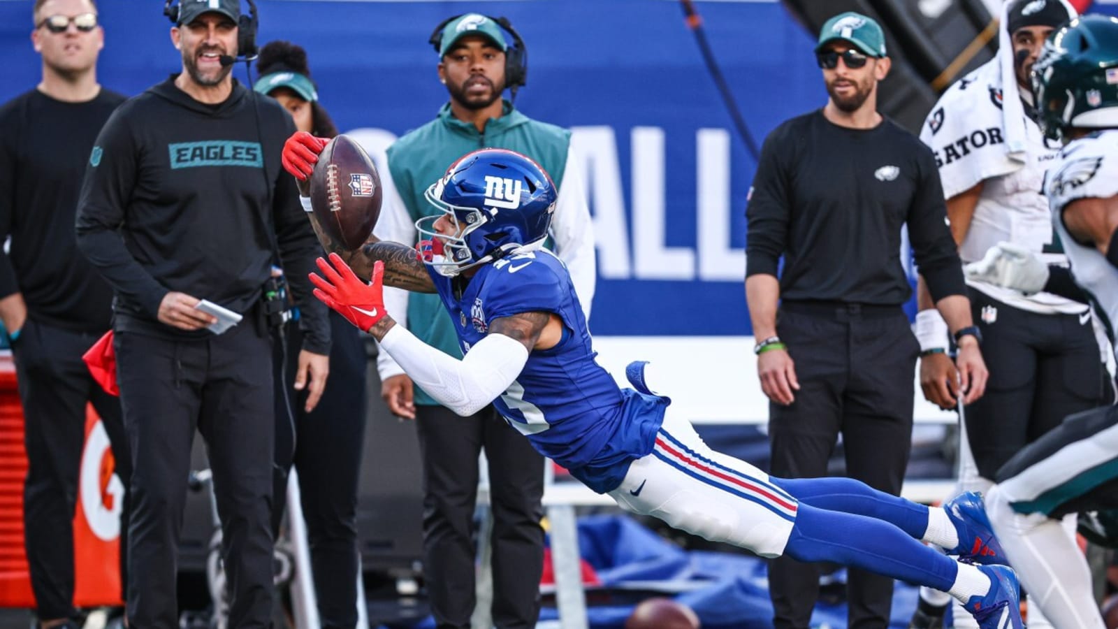Giants' young receiver suffers cracked rib in loss to Eagles | Yardbarker