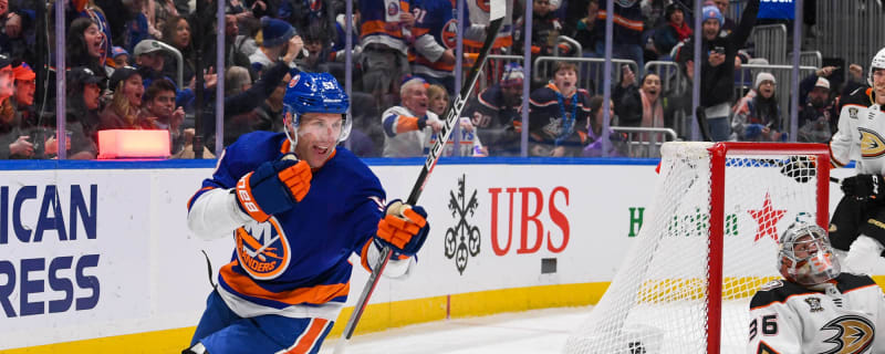 Casey Cizikas Activated Off LTIR; Back In Islanders Lineup Against Bolts