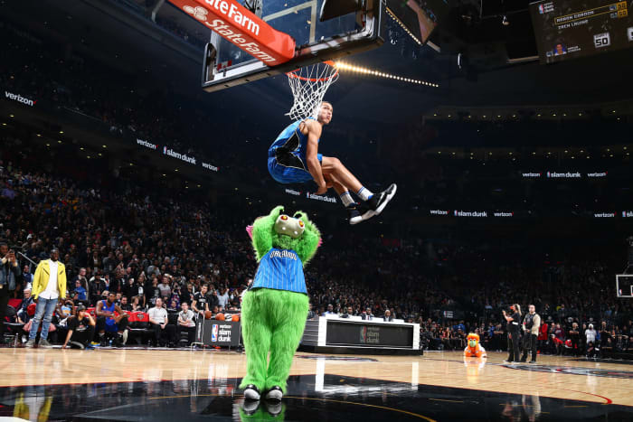 2016: Zach Lavine and Aaron Gordon have a duel
