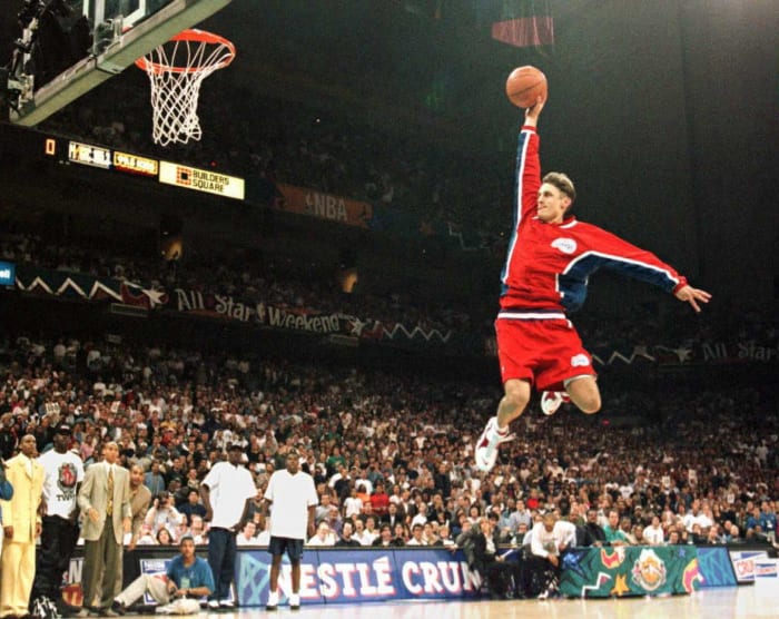 1996: Brent Barry breaks the dunk contest color line