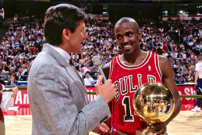 1991: Craig Hodges hits 19 threes in a row