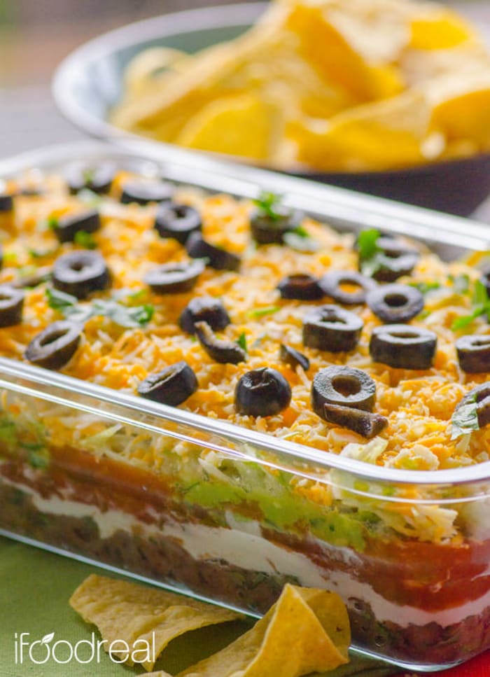 Layered dips you can make that will feed the whole team | Yardbarker