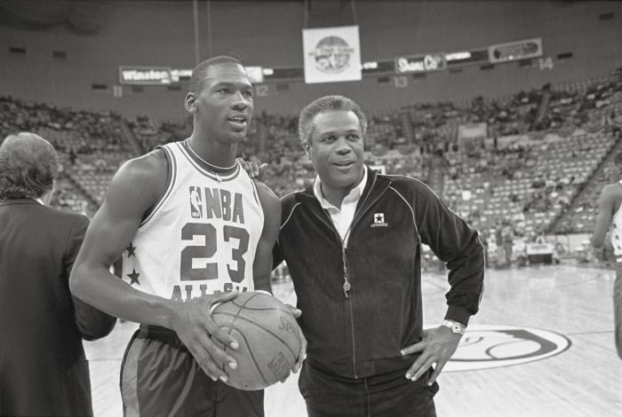 1985: Michael Jordan gets frozen out