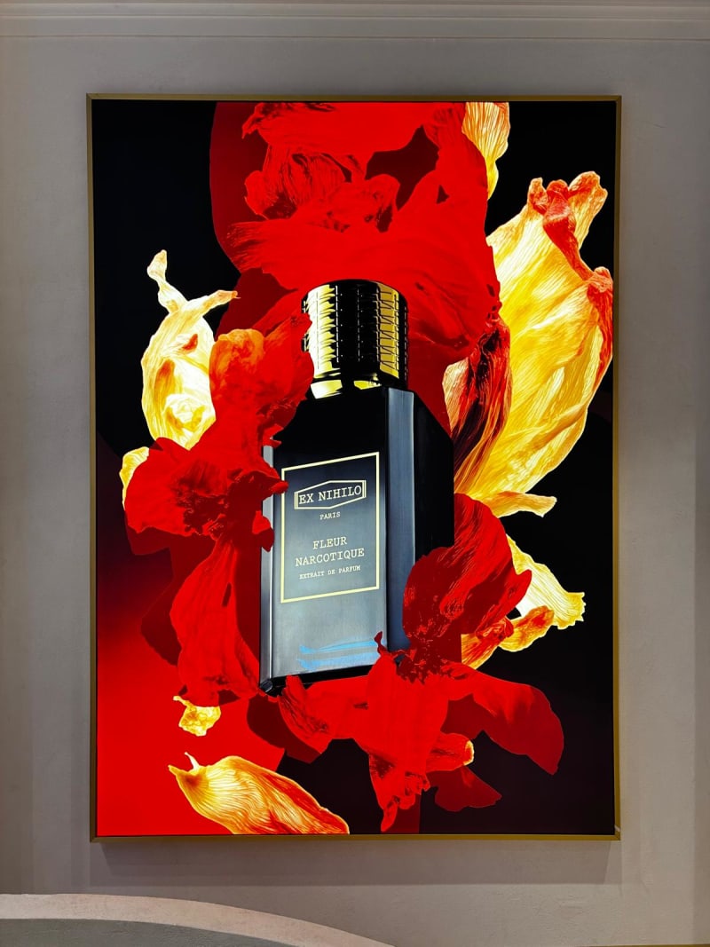 Caisson lumineux publicitaire pour marque de parfum — Im-Pose Paris