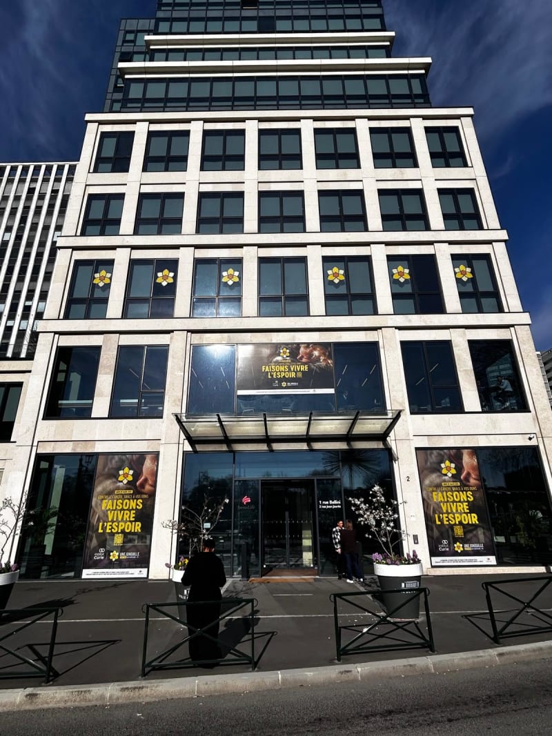 Habillage de façade d'immeuble grand format — Im-Pose Paris