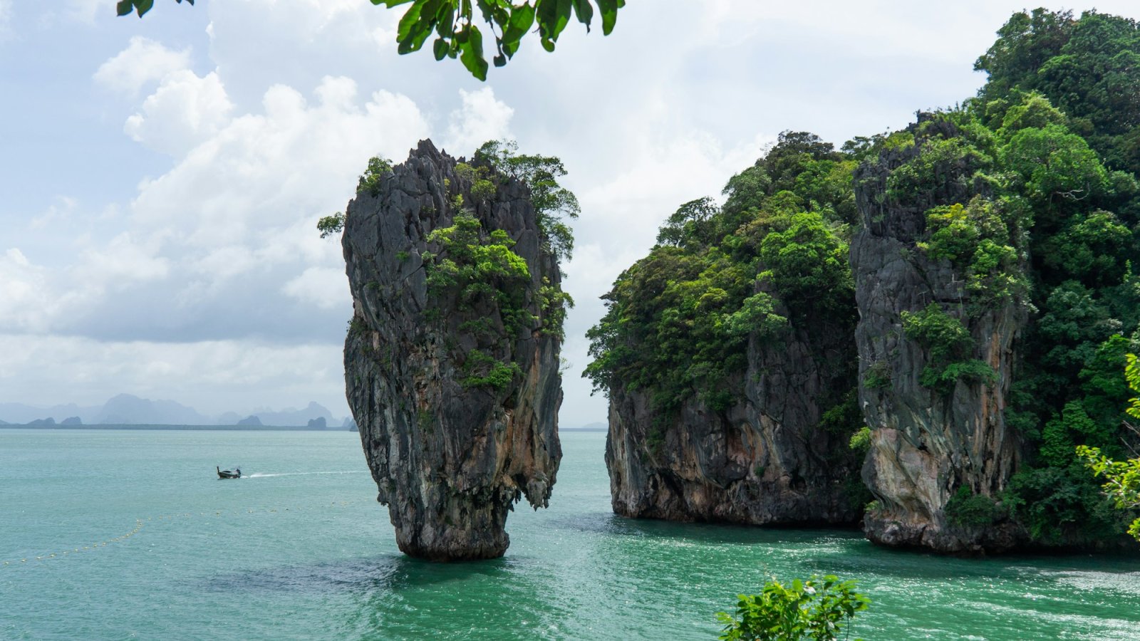 Islote de piedra caliza de Khao Phing Kan, la isla de James Bond, en la bahía de Phang Nga, Tailandia