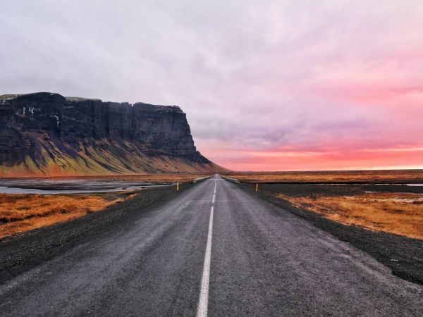 Ring Road junto al monte Lómagnúpur, Islandia