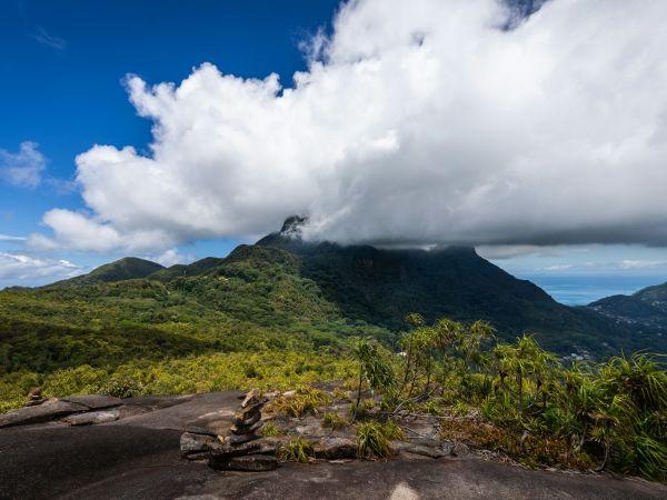 Vista del Morne Seychellois desde el sendero de Copolia en Mahé, Seychelles