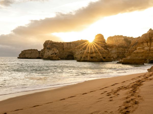Playa y acantilados dorados del Algarve, Portugal