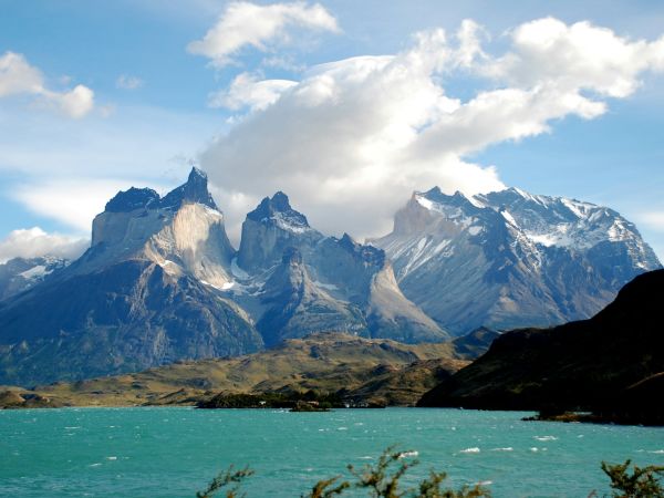 Cuernos del Paine sobre un lago turquesa, Torres del Paine, Patagonia