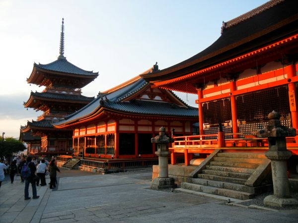 Templo Kiyomizu-dera en Kioto, Japón