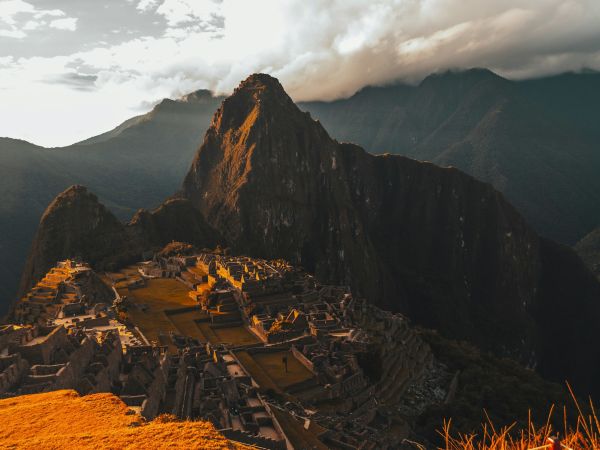 Machu Picchu al amanecer, Perú
