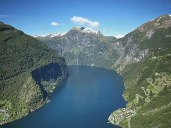 Fiordo de Geiranger, Noruega, en verano