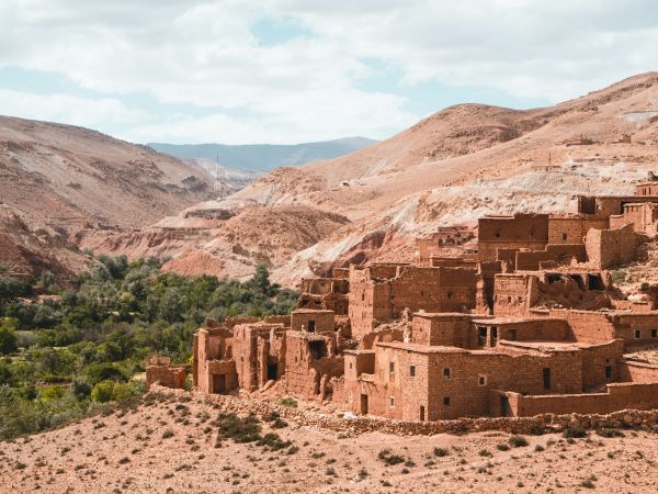 Kasbah y oasis en un valle del Atlas, Marruecos