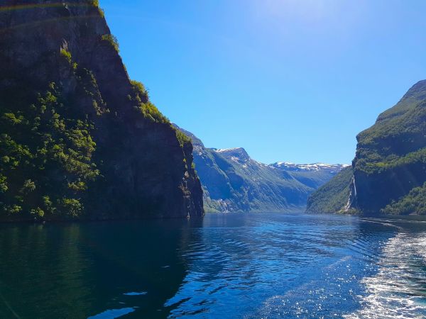 Crucero por el fiordo de Geiranger, Noruega, en verano
