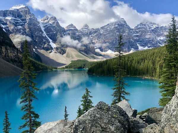 Lago Moraine en el Parque Nacional Banff, Montañas Rocosas de Canadá