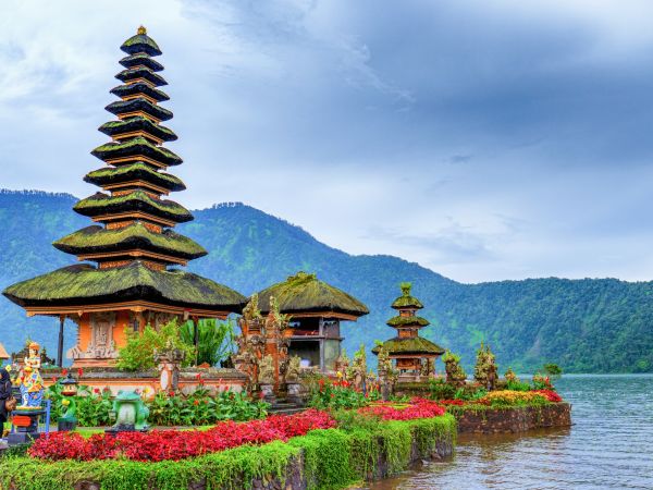 Templo Pura Ulun Danu Bratan junto al lago, Bali