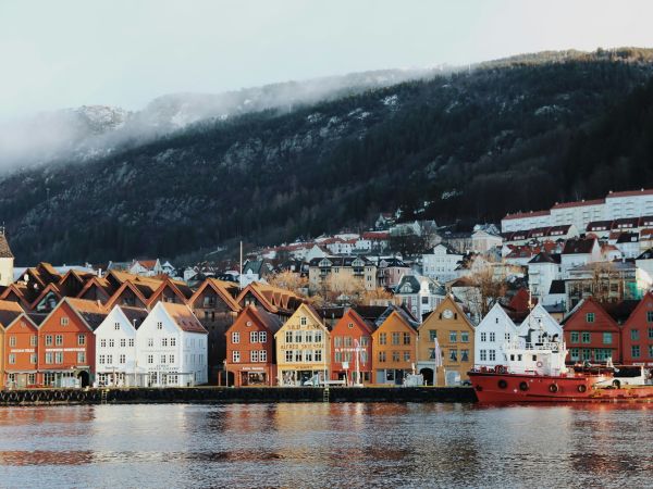 Casas de madera de colores del muelle de Bryggen en Bergen, Noruega