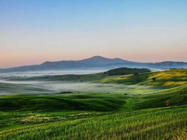 Colinas verdes de la Val d'Orcia en primavera, Toscana