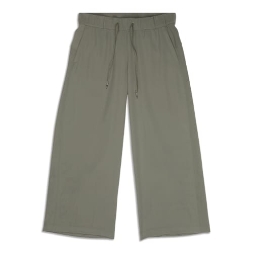 Anyone have the evergreen track pant? I don't see anything about them on  here & they are cute! : r/lululemon