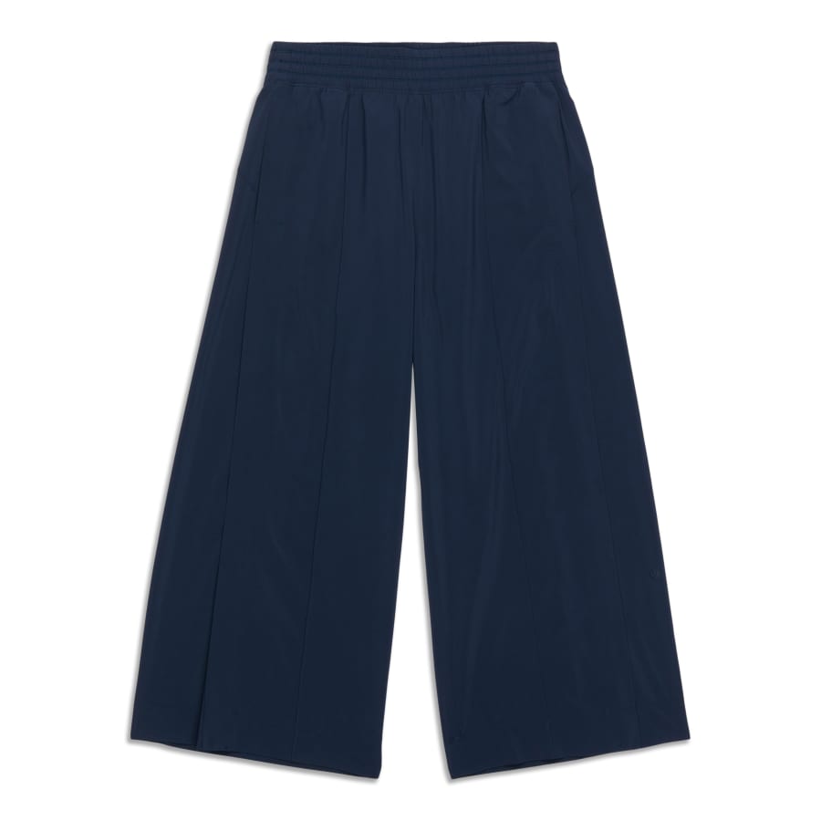 Another lulu for work outfit! Wanderer culotte in navy with the