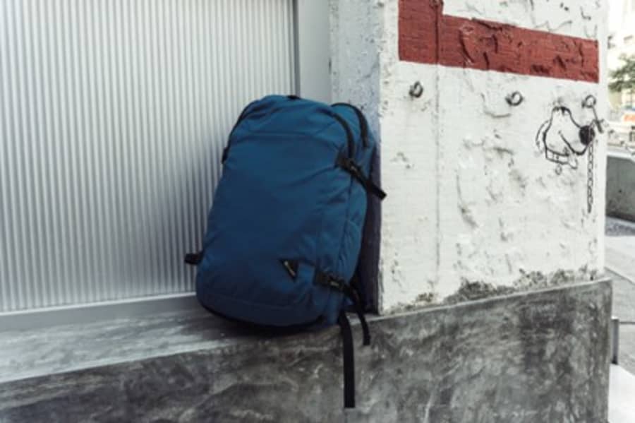 バッグ pacsafe Venturesafe EXP45 60321 Pacsafe® EXP45 anti-theft carry-on travel pack | Pacsafe®