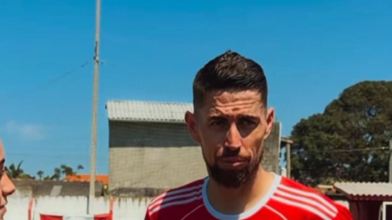 Jorginho vive dia nostálgico ao visitar cidade natal e jogar pelo Vila Nova