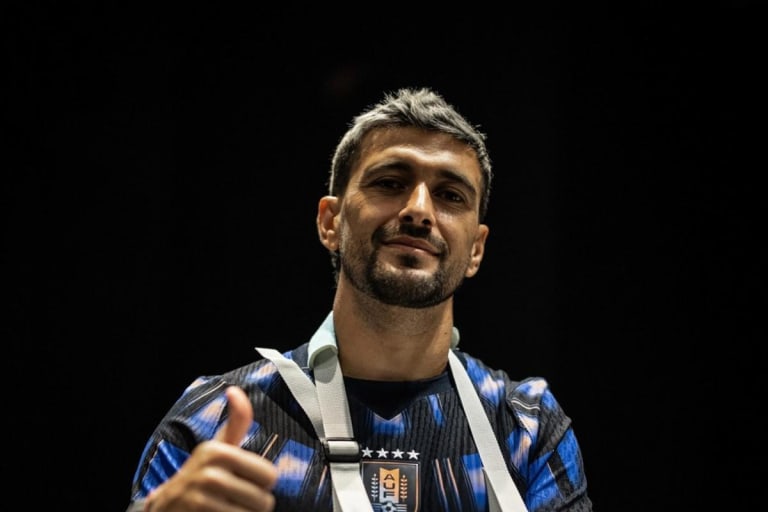 Flamengo marca cirurgia no punho de Arrascaeta após lesão pela seleção uruguaia