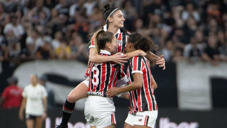 Final do Brasileirão feminino entre São Paulo e Corinthians supera recorde sul-americano de público