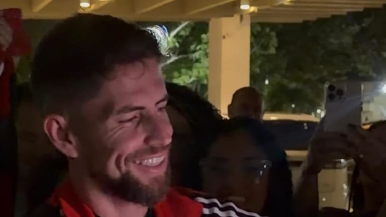 Flamengo desembarca em Salvador sob festa da torcida para enfrentar o Bahia pelo Brasileirão