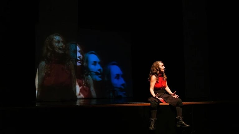 Espetáculo Senhora P debate violência de gênero com entrada franca no Sesc Gama