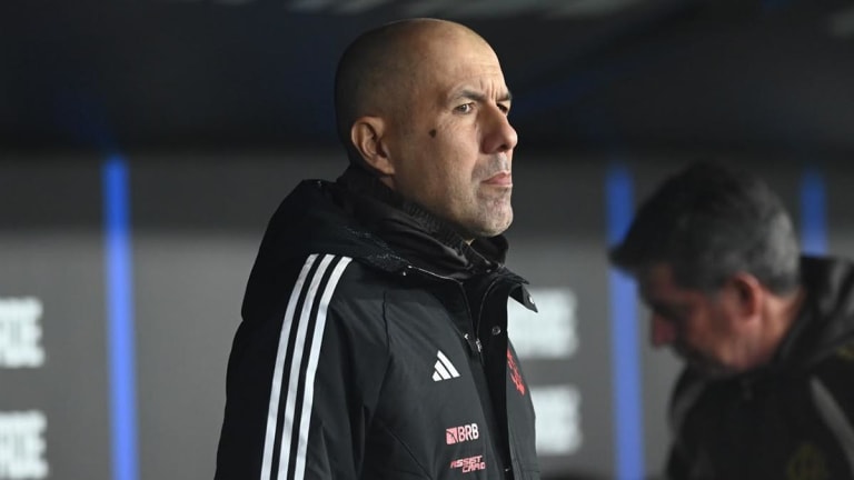 Leonardo Jardim assume culpa por eliminação do Flamengo e defende cobradores de pênaltis