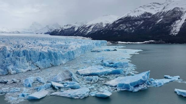 Glaciares y montañas en el trekking Calafate y El Chaltén
