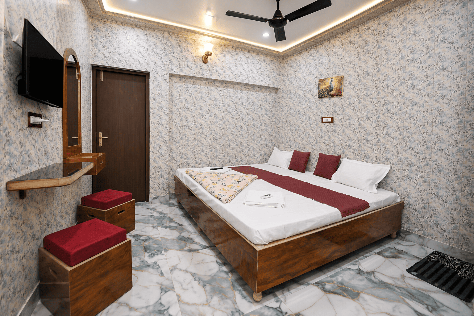 Deluxe AC Triple Bedroom at Kashi King Luxury Stay, opposite Kashi Vishwanath Temple in Varanasi