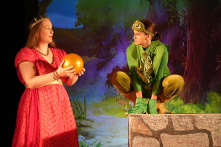 Theater: THEATERACHSE | »Der Froschkönig« | für Gruppen - Fri, Nov 27, 2026, 10:00 at Kulturhaus Emailwerk, Anton-Windhager-Straße 7, 5201 SeekirchenamWallersee, Österreich