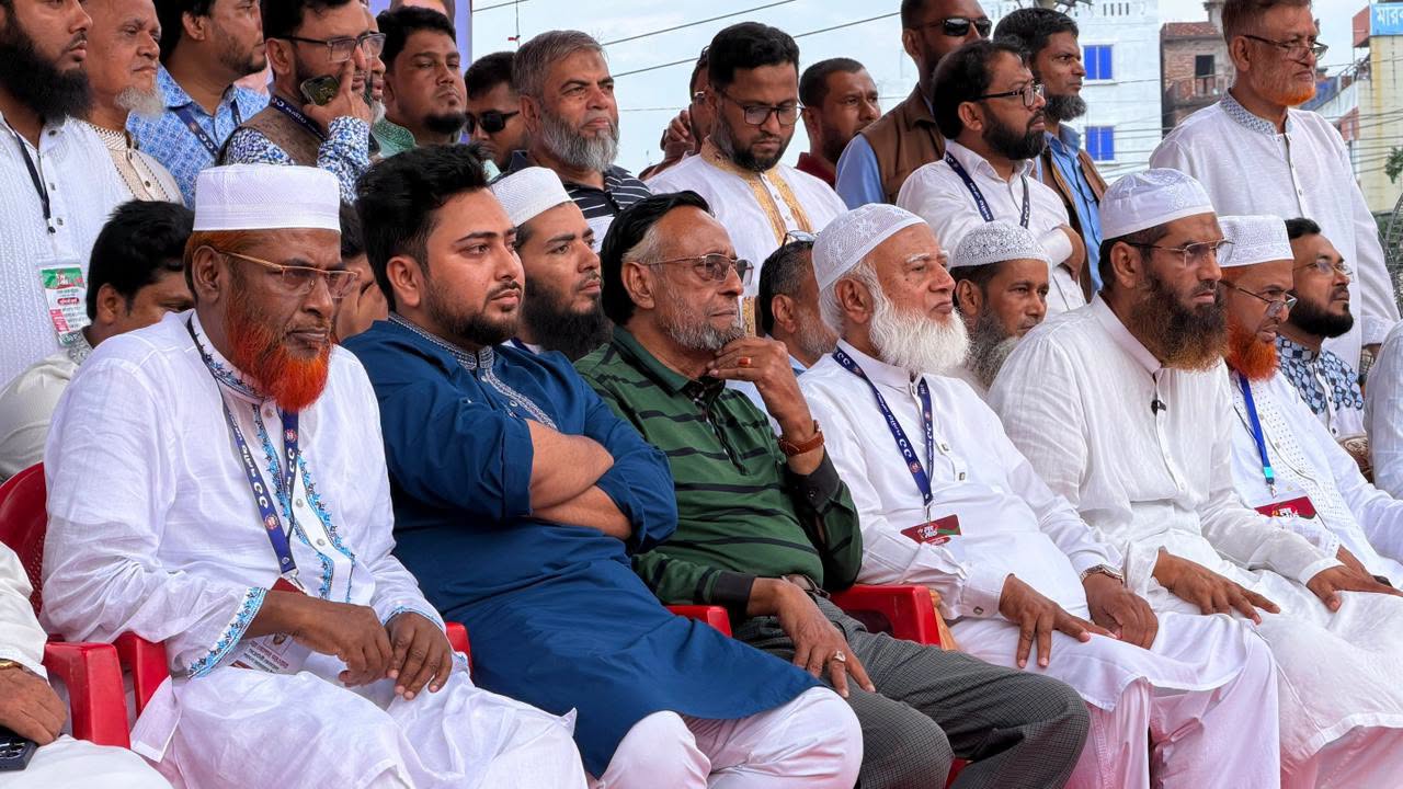১১ দলীয় ঐক্যের ঢাকা থেকে চট্টগ্রামের অভিমুখে লংমার্চ : ফেনীর পথসভা জনসমুদ্রে পরিণত