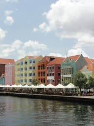 Curaçao Extends Provisional Gambling Licences for Six Months Amidst Regulatory Overhaul