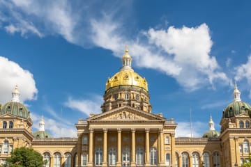 Iowa Hammers Down: New Bills Seek to Wipe Out Rogue Gambling Platforms