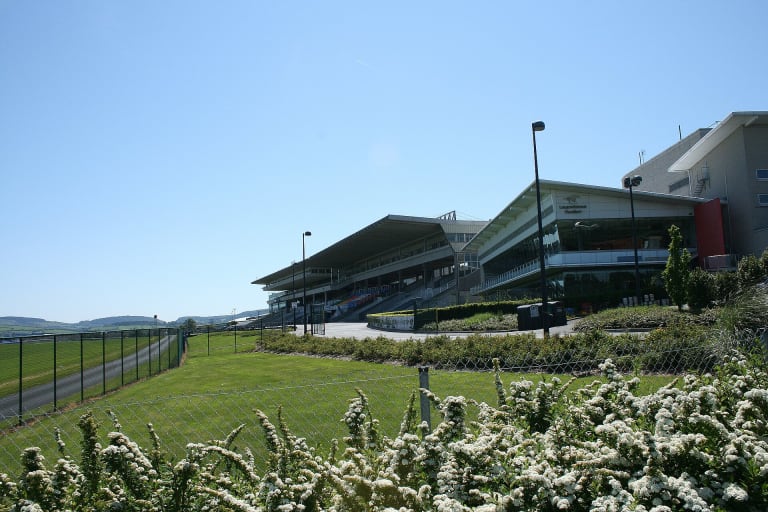 Ireland's Bookmakers File 163 Notices for In-Person Licences Six Weeks Before the 1 December Switch
