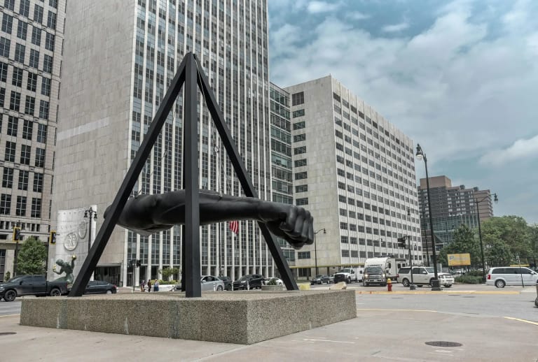 Michigan's Gambling Sector Soars: Online Revenue Hits Record $301.4 Million in May