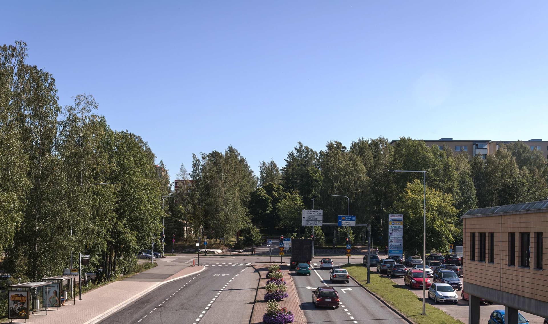 Myytävät asunnot Vantaan Hakunila. Hakunilasta löydät mm. ruokakauppoja, apteekin, kirjaston ja terveysaseman.