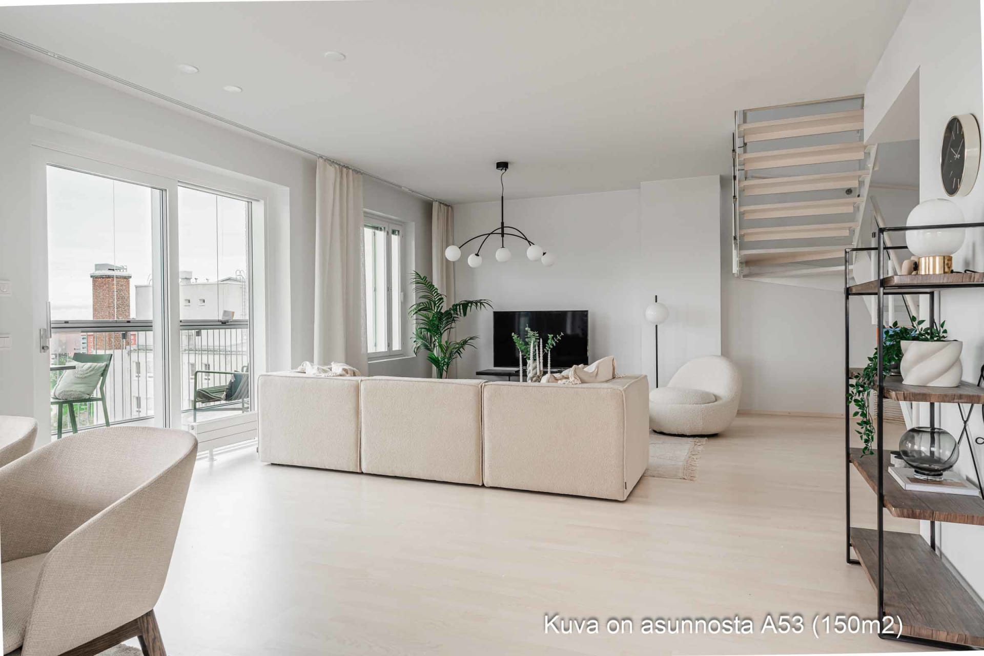 Myytävät asunnot Tampereen Tammelassa, Tammelan Stadionin naapurissa. Lähellä ovat Tammelan tori, Kalevan kirkko sekä ratikkareitti. 