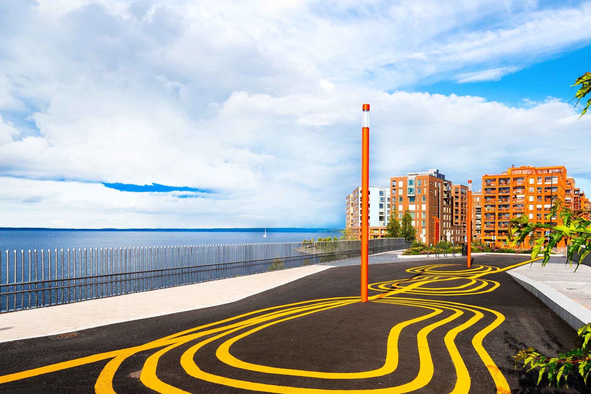 Kuva Tampereen Ranta-Tampellasta, Näsinsillalta. Se sijaitsee Tammerkosken yläjuoksun ja Näsijärven yhtymäkohdassa rautatiesillan pohjoispuolella. Silta yhdistää Ranta-Tampellan ja Särkänniemen. 