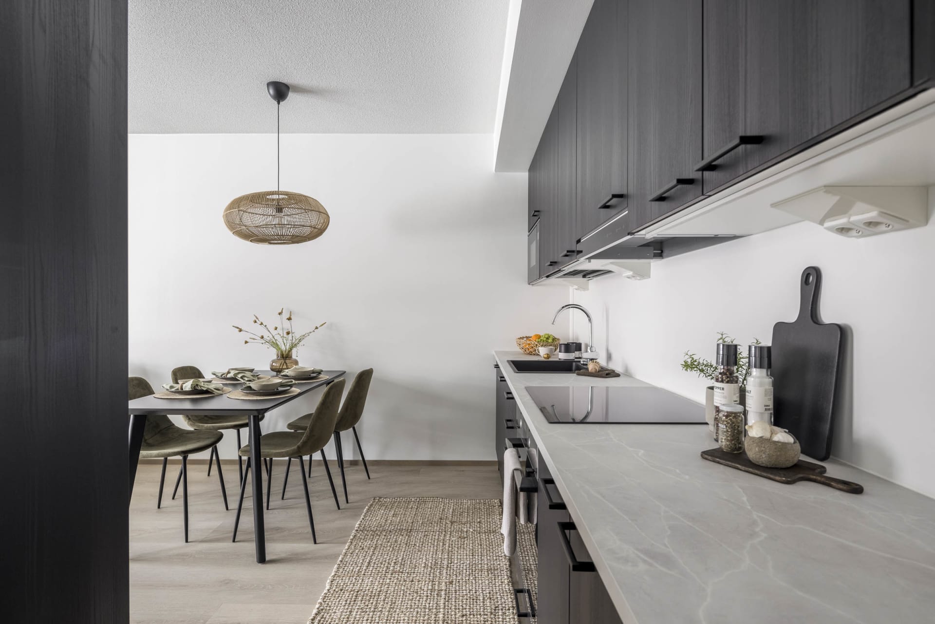 Myytävät asunnot Espoon Järvenperässä. Tutustu Espoon Keisarinlehmuksen muuttovalmiisiin rivi- ja paritalokoteihin Järvenperässä. Alue on vehreää ja sopii erinomaisesti esim. lapsiperheille. Tutustu Espoon Keisarinlehmuksen koteihin nyt!