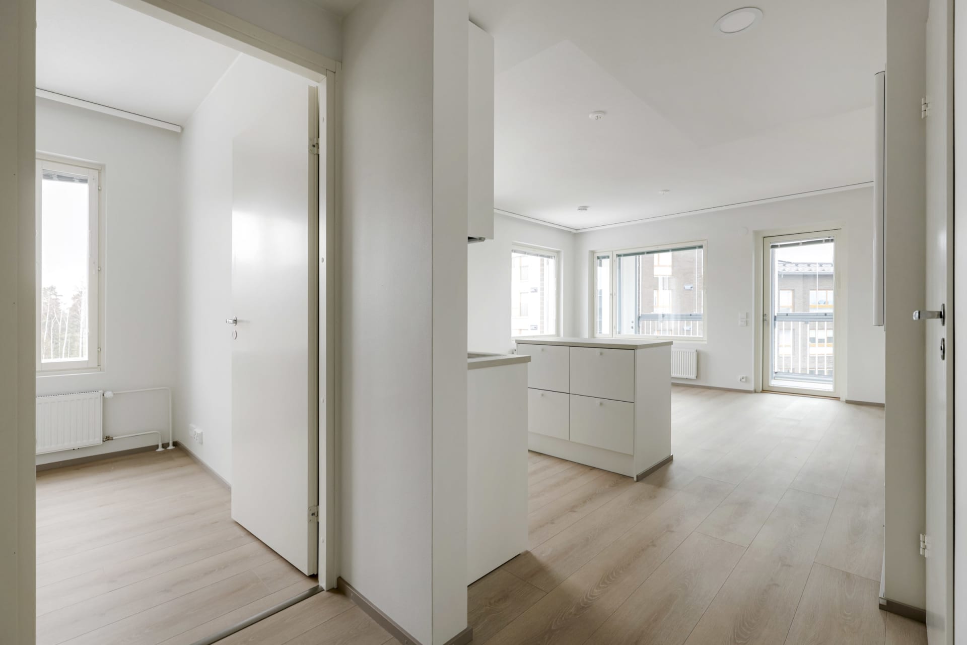 Myytävät asunnot Helsingin Kuninkaantammessa. Tutustu Kuninkaanmiekan myytäviin koteihin ja varaa omasi. Kuninkaantammi on kauniin vehreä alue Pohjois-Helsingissä. 