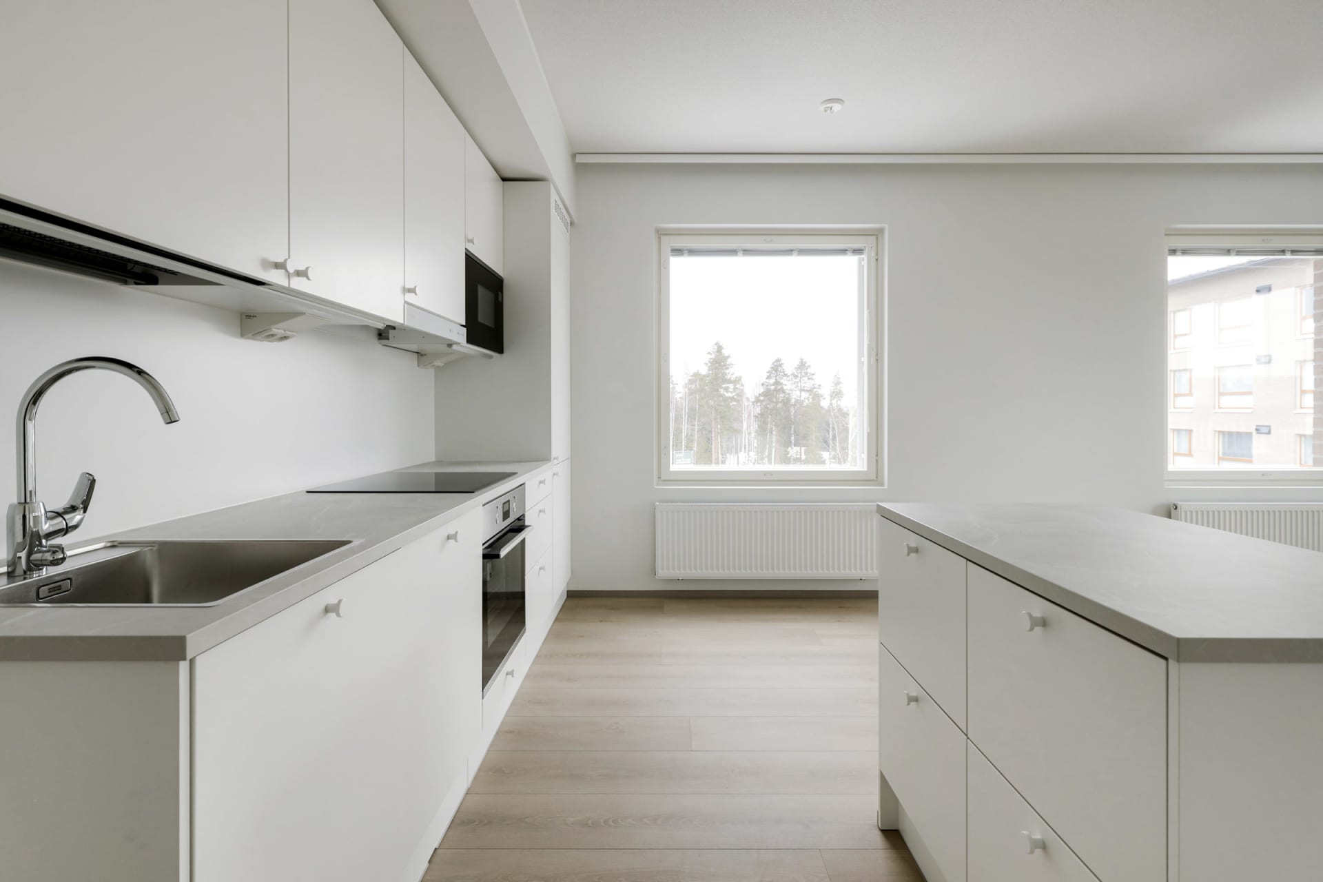 Myytävät asunnot Helsingin Kuninkaantammessa. Tutustu Kuninkaanmiekan myytäviin koteihin ja varaa omasi. Kuninkaantammi on kauniin vehreä alue Pohjois-Helsingissä. 